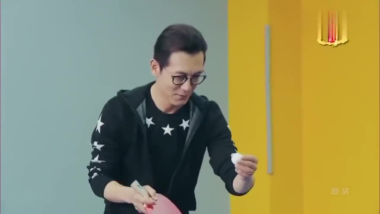 熟悉的味道:李咏荧幕首秀乒乓球!惨不忍睹竟输给小学生!