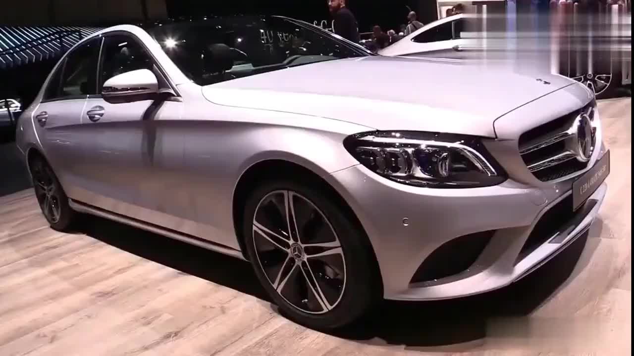 全新奔驰c220d银色亮相, 坐进车内的那时候, 我瞬间情投意合!