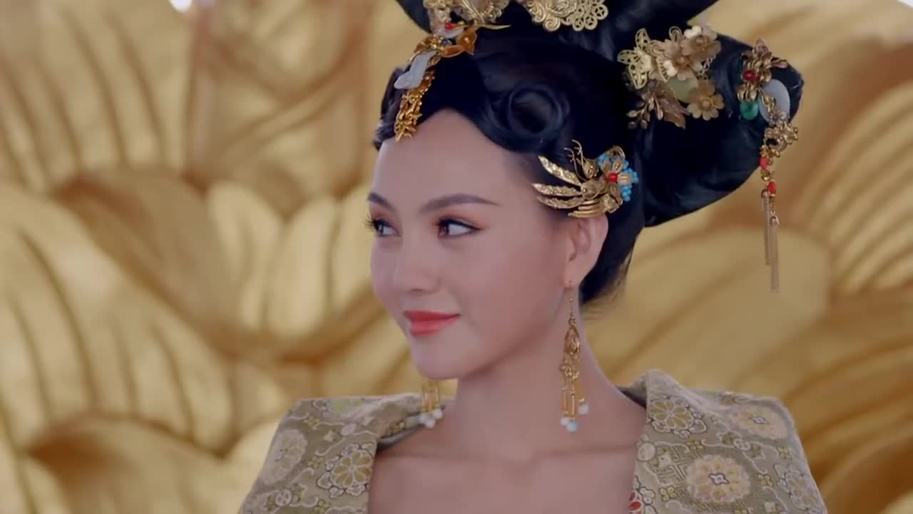 武媚娘传奇:贤妃见钱眼开,怀孕了还要喝酒,结果楼梯上摔了下去