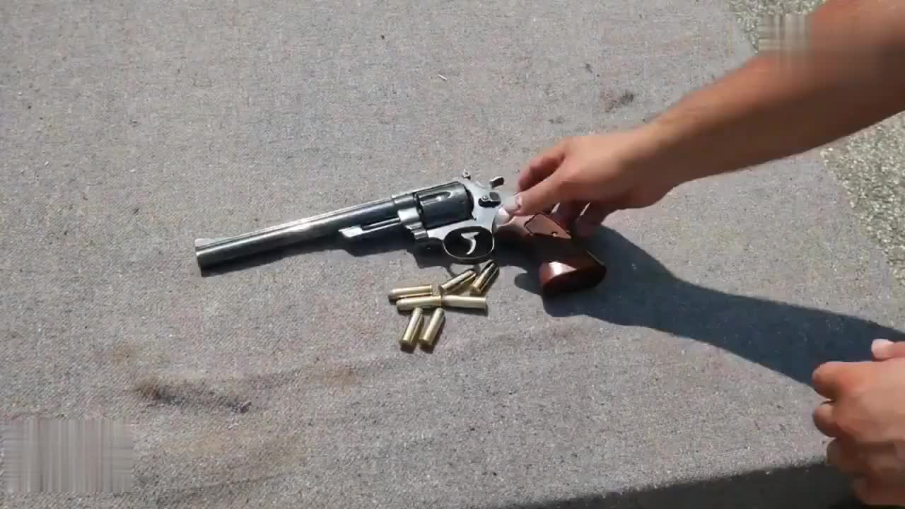 只为狩猎,不为防身,发射.44马格南弹,这支左轮手枪威力强悍