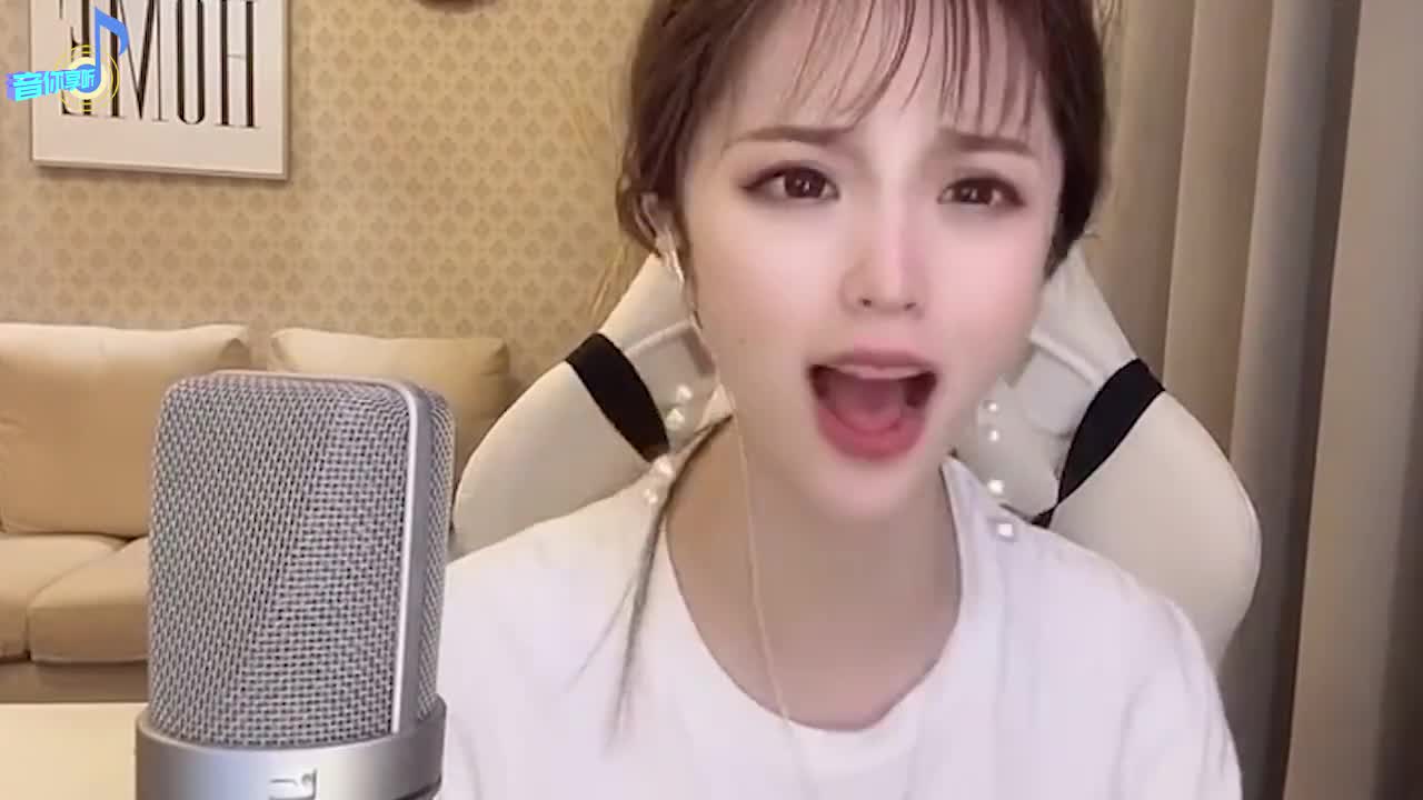 终于知道网红思思怎么火了,听完她演唱的这首歌,你就明白了