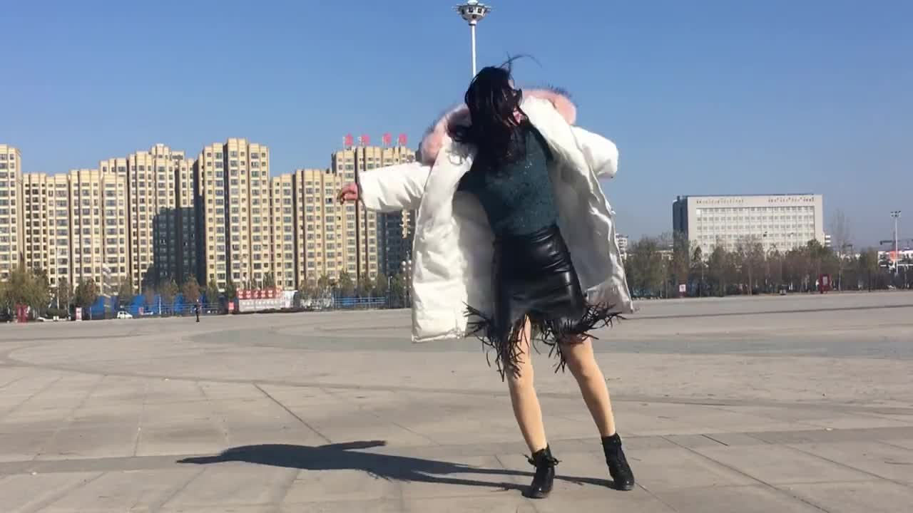 气质美女教你跳《20步鬼步舞》两个方向看一遍就会果断分享