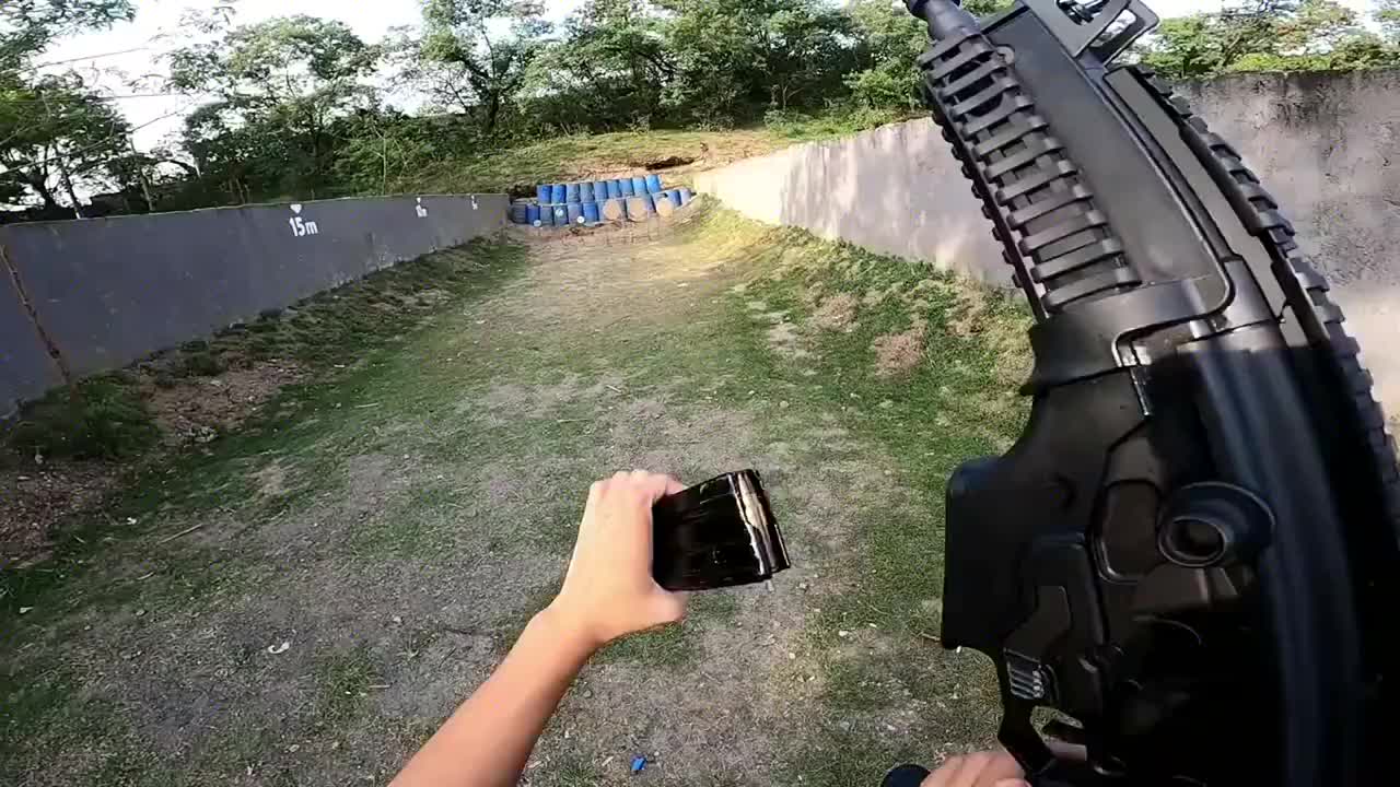 加利尔ace突击步枪,第一视角射击欣赏,看着有点像打僵尸的感觉