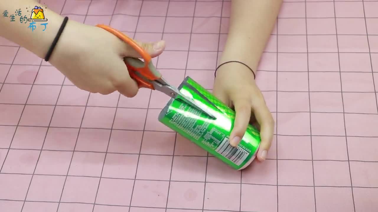 把蚊香放在易拉罐上没想到如此厉害竟然还有人不懂早学早好