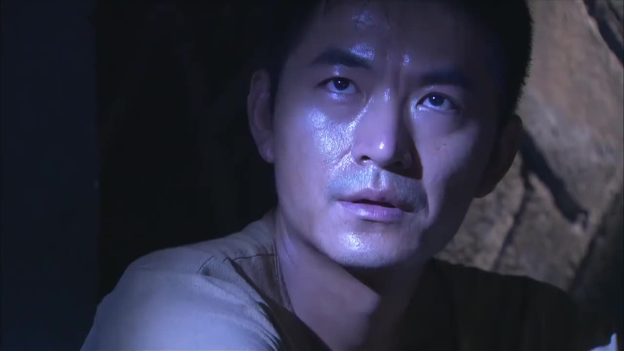 冲出月亮岛老严查看图纸找到秘密仓库却发现令人发指之事