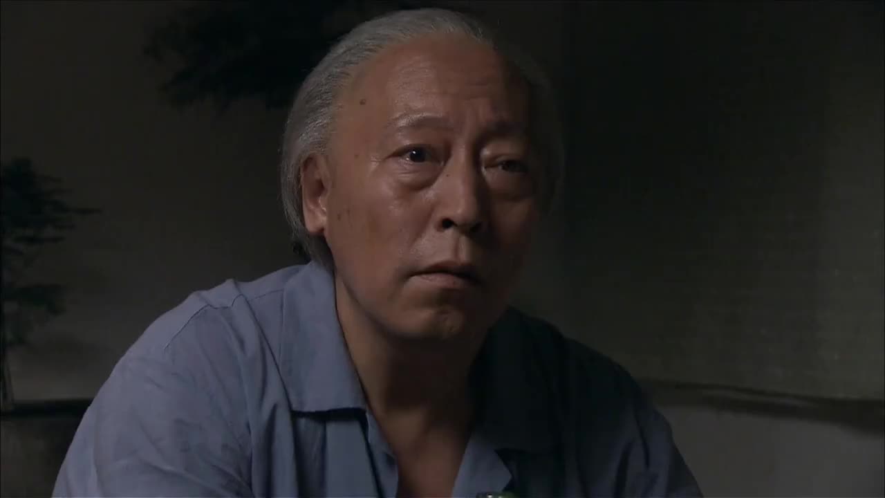 正阳门下关大爷猜出落款说出来龙去脉春明一转身就找破烂候