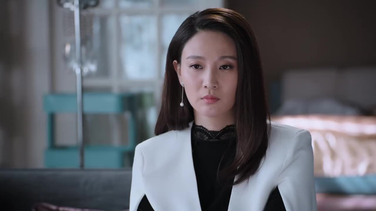 猎毒人江伊楠来到出租屋扮演云鹏的情人