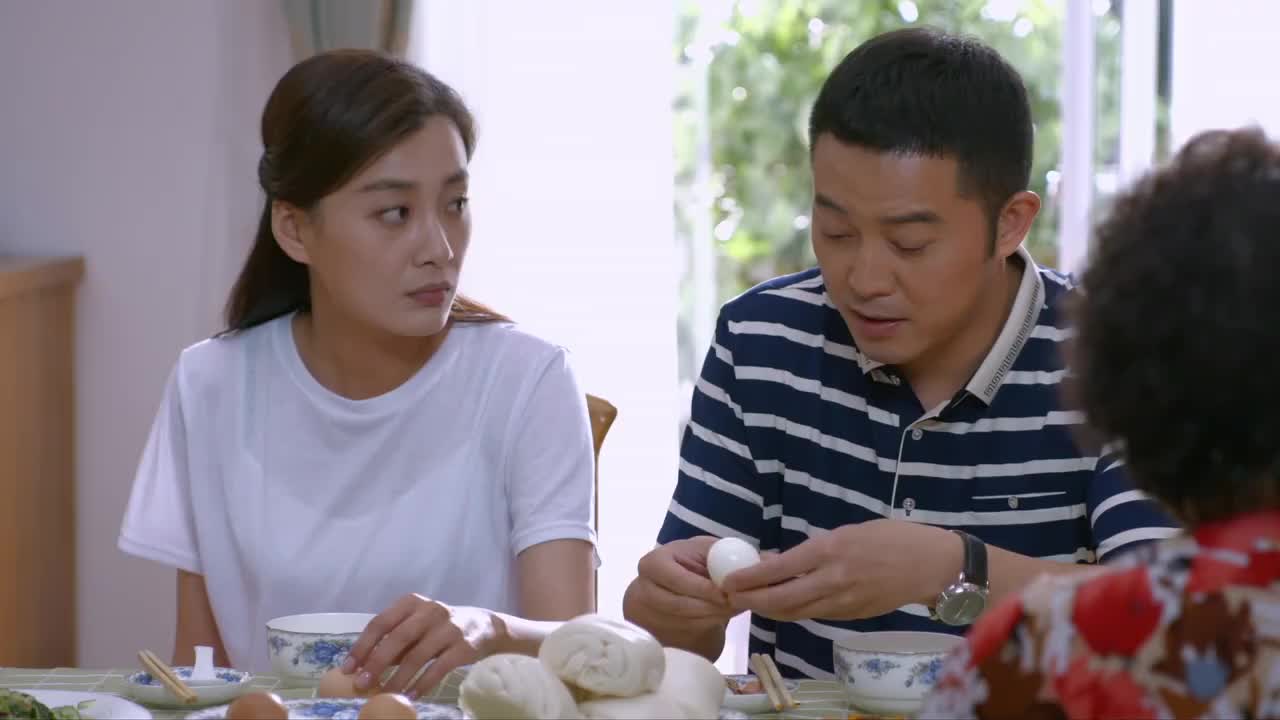 平凡岁月众人正吃着饭大雅和毛驴又和好了