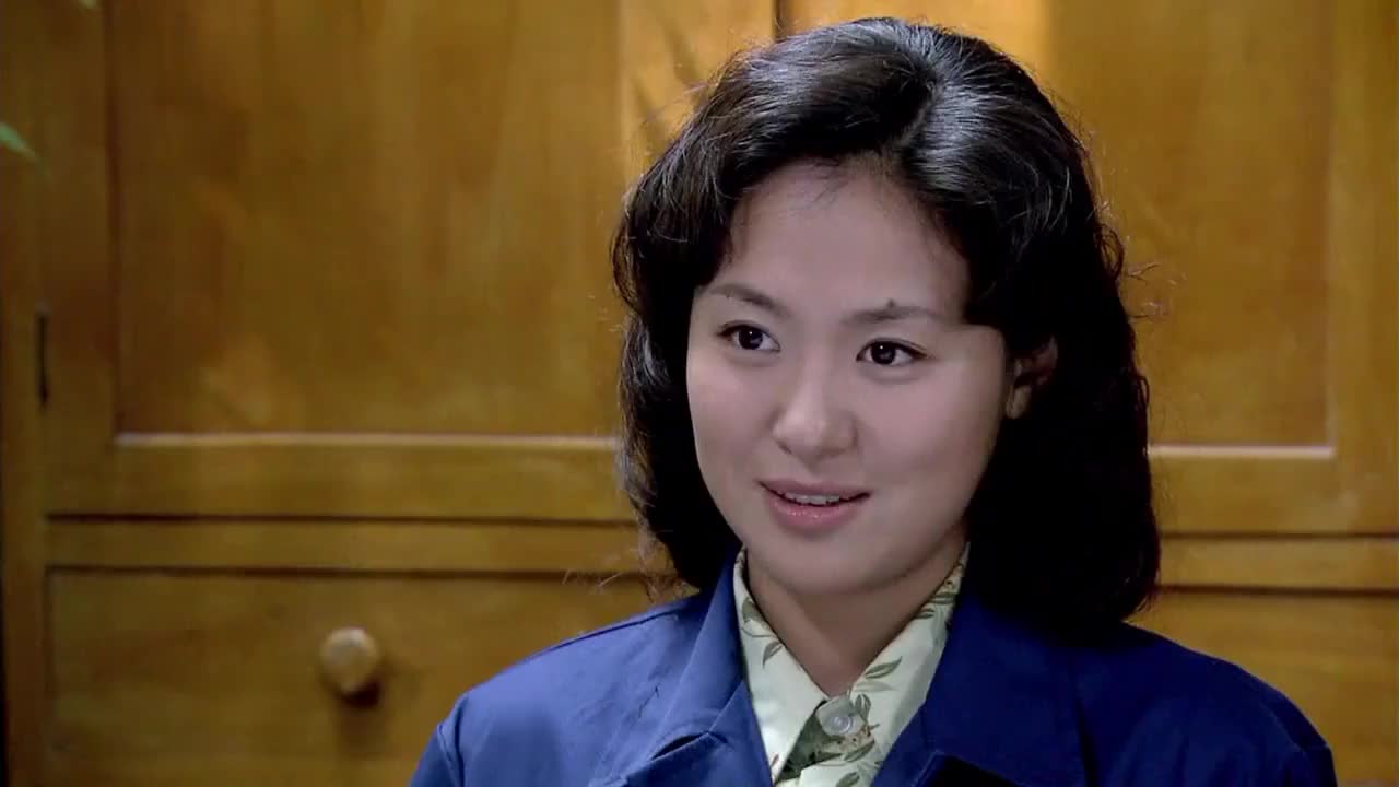 金婚李天骄佟志办公室聊天谁料小梁突然闯入表情有点意思