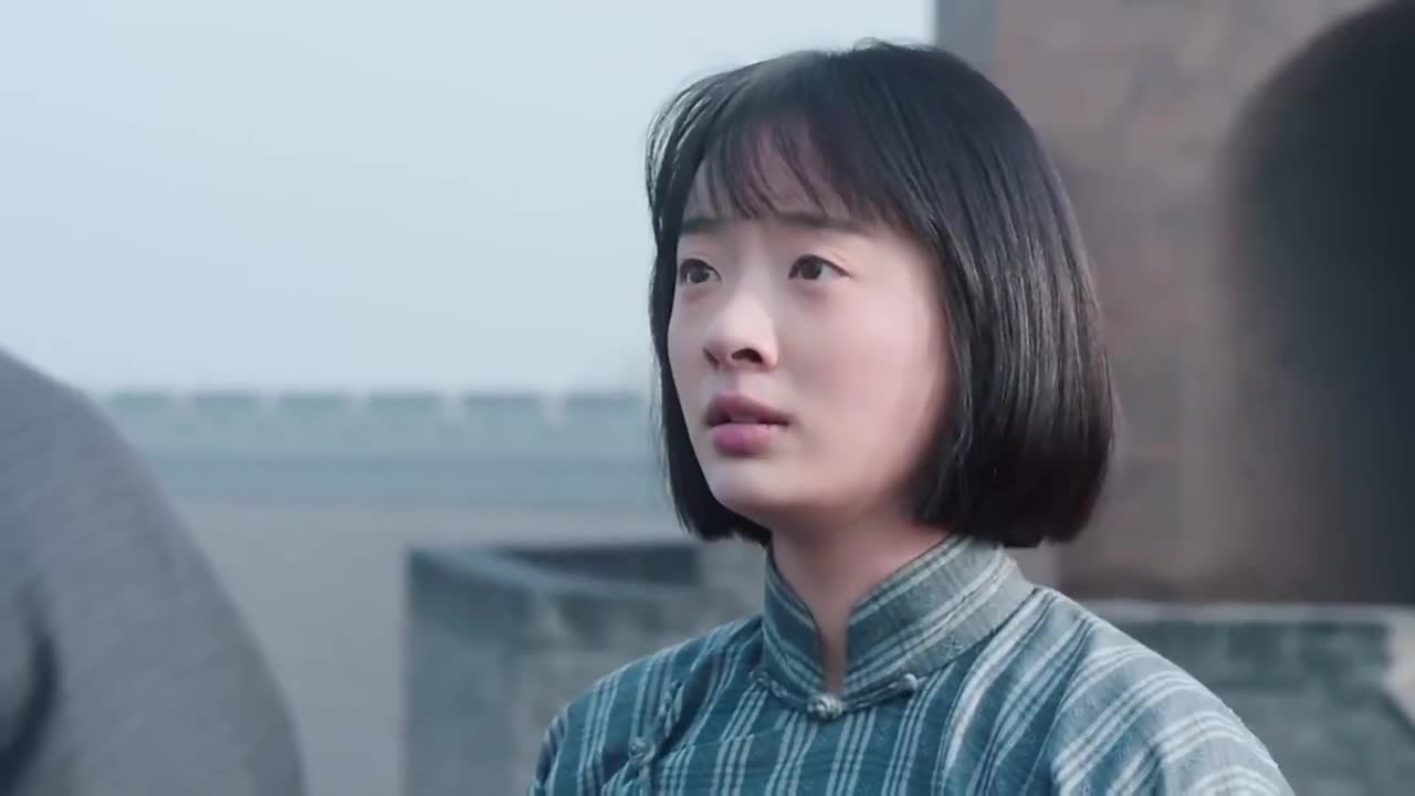 白鹿原白灵兴高采烈的来找兆鹏怎料兆鹏竟对她劈头盖脸一顿骂