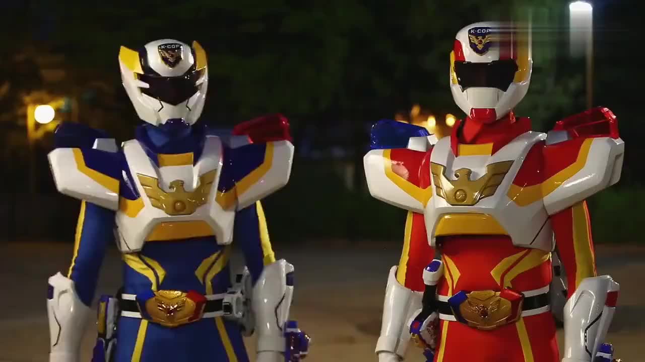 出动凯警果然又是这些外星人在作祟这次又造出这么个怪物