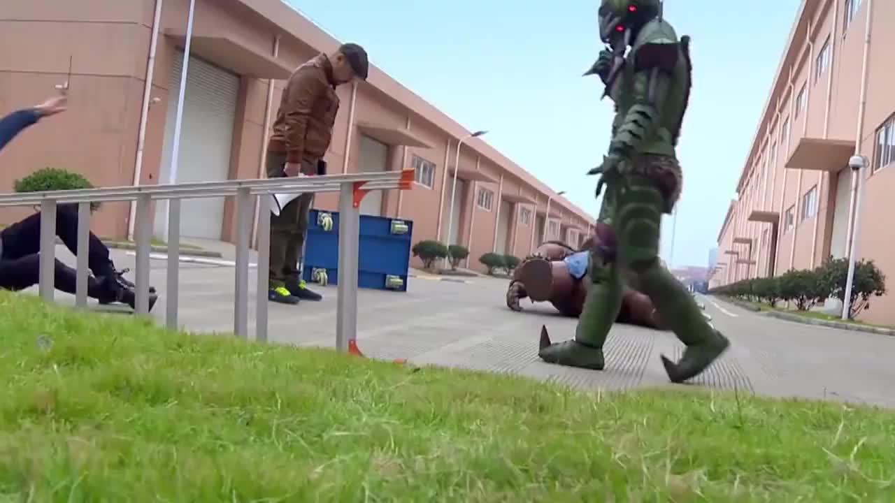 铠甲勇士铠传危害世间的不只有僵傀还有人造机械人情势危急