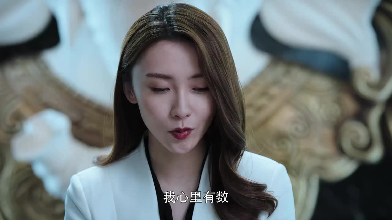 猎毒人楚莹去看望父亲看见他在写王鹏的名字