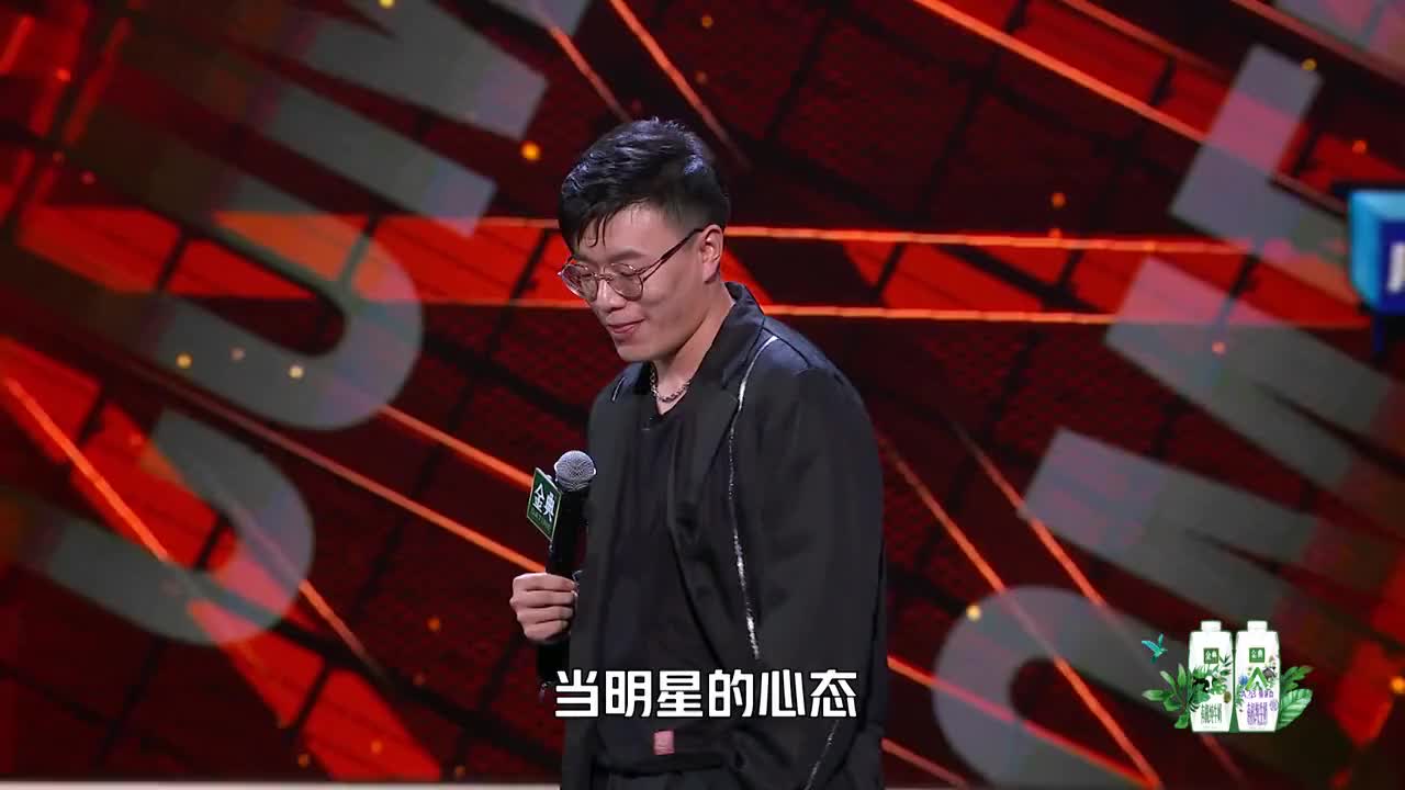 脱口秀:哥哥嫂子离婚,杨波一路上憋笑,他哥更难受,没憋住!_新浪新闻