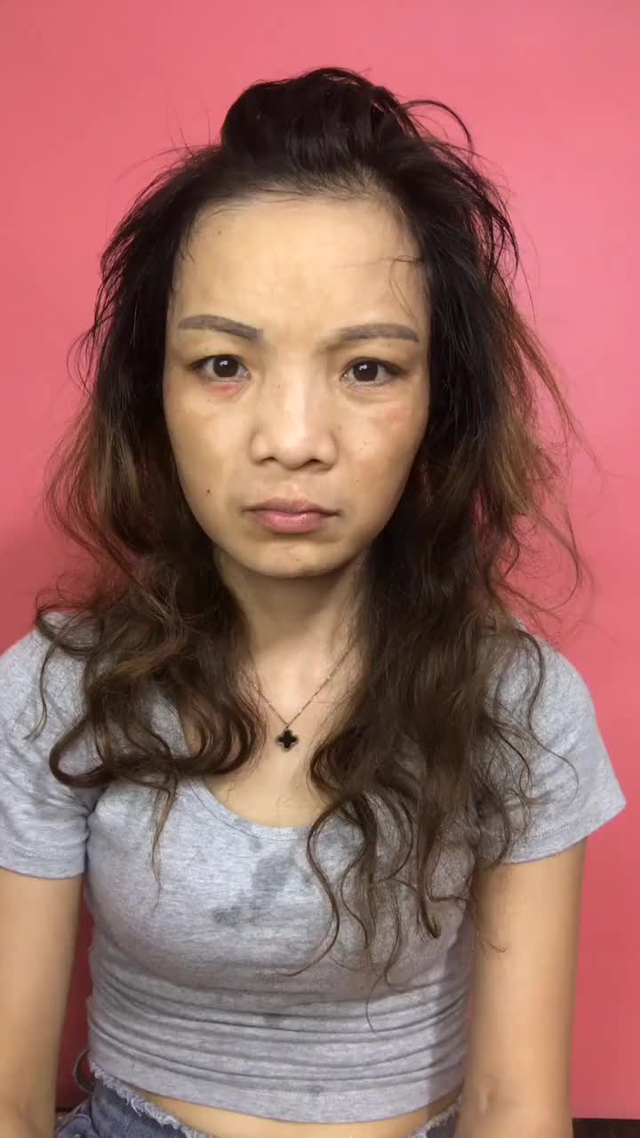 女子素颜丑不堪言,化妆后堪比模特