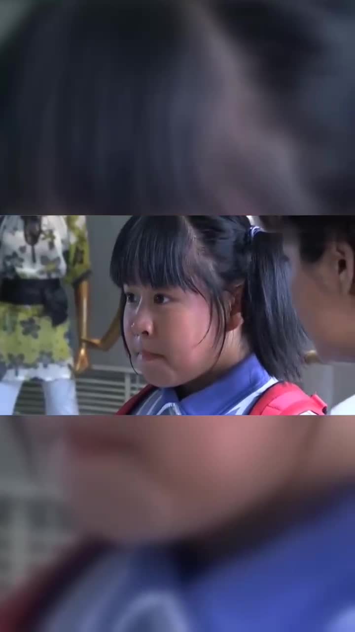 祈望:雨澄被人嘲笑穿不上裙子,模样委屈极了,后妈帮她找回场子_手机