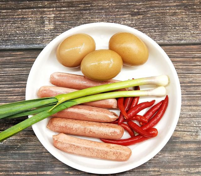 3枚鸡蛋5根肠,做五分钟就能端上桌的快手下饭菜,还不加一粒盐休闲区蓝鸢梦想 - Www.slyday.coM 3枚鸡蛋5根肠,做五分钟就能端上桌的快手下饭菜,还不加一粒盐休闲区蓝鸢梦想 - Www.slyday.coM