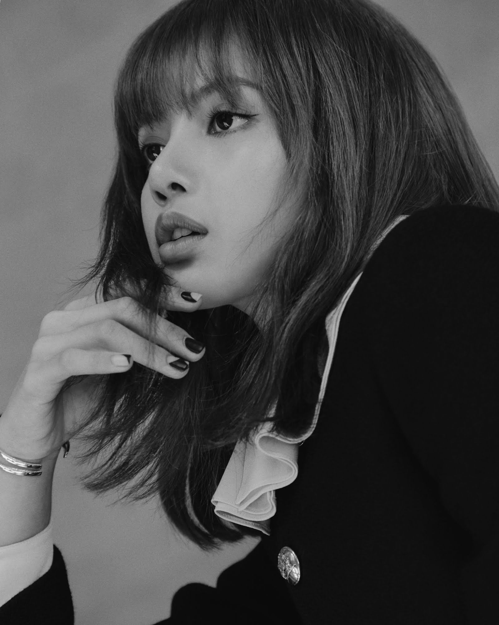 30多张BLACKPINK Lisa的侧脸图片 Lisa惊艳侧颜照有多美?