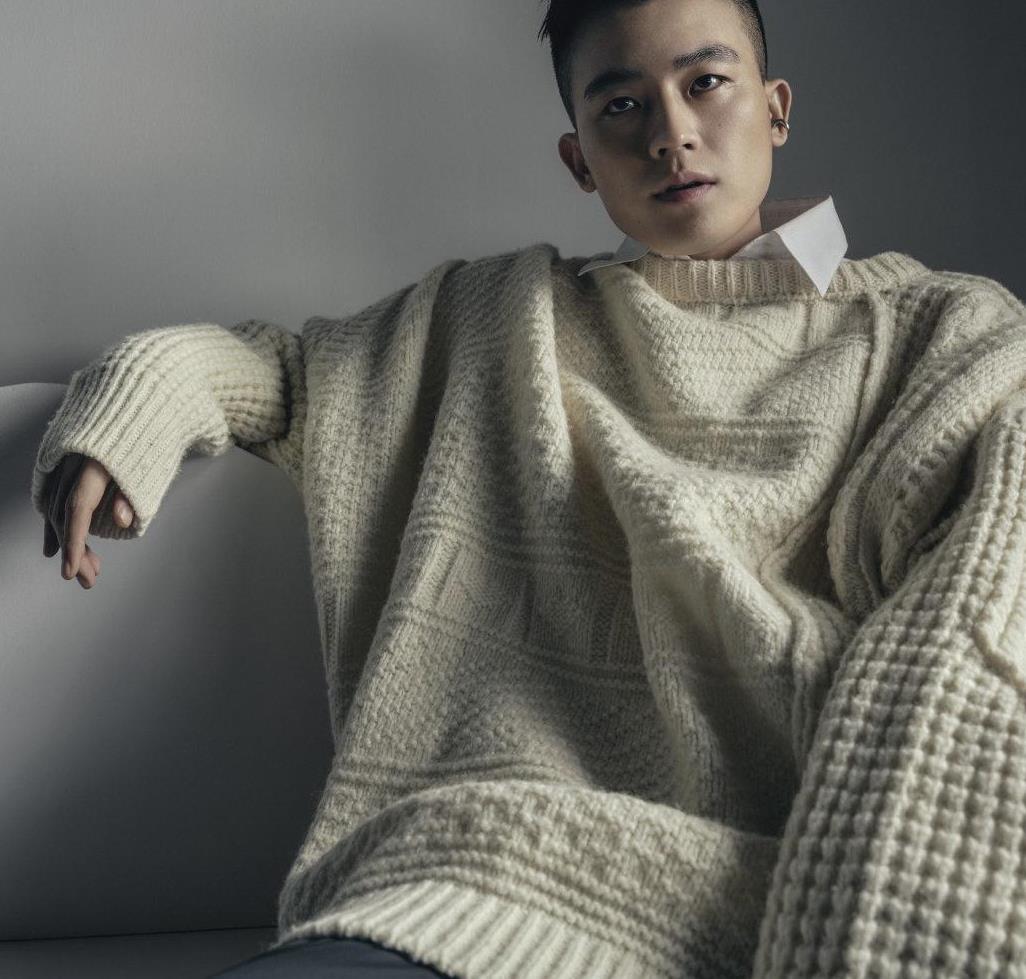 欧豪时尚封面大片曝光,轻松驾驭任何造型的他,有没有将你迷倒呢