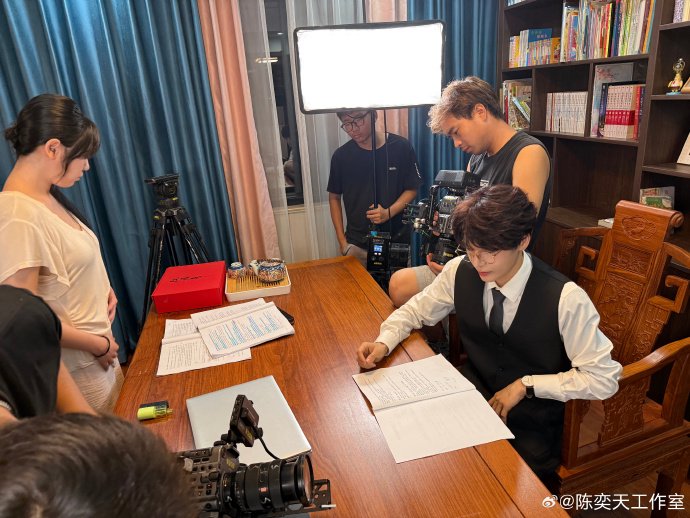 《两个假富豪》陈奕天饰演金牌律师周宇看点拉满 《两个假富豪》陈奕天饰演金牌律师周宇看点拉满