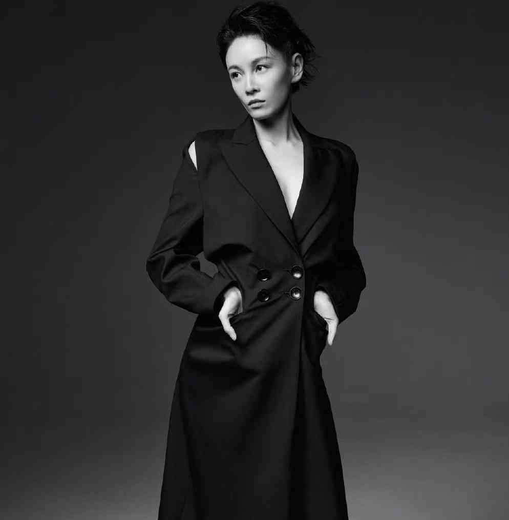 张蓝心时尚健康大片太酷了每一张都冷艳高贵帅到了