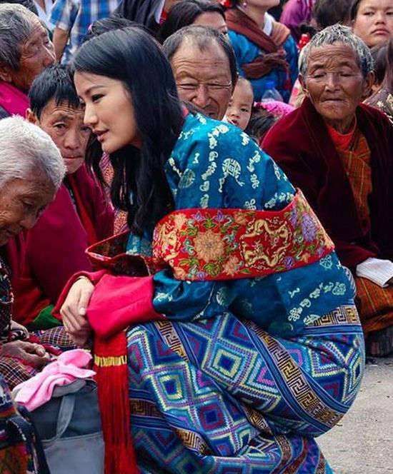 不丹国王没心没肺!有新欢后冷落佩玛,最美王后变成“怨妇脸”