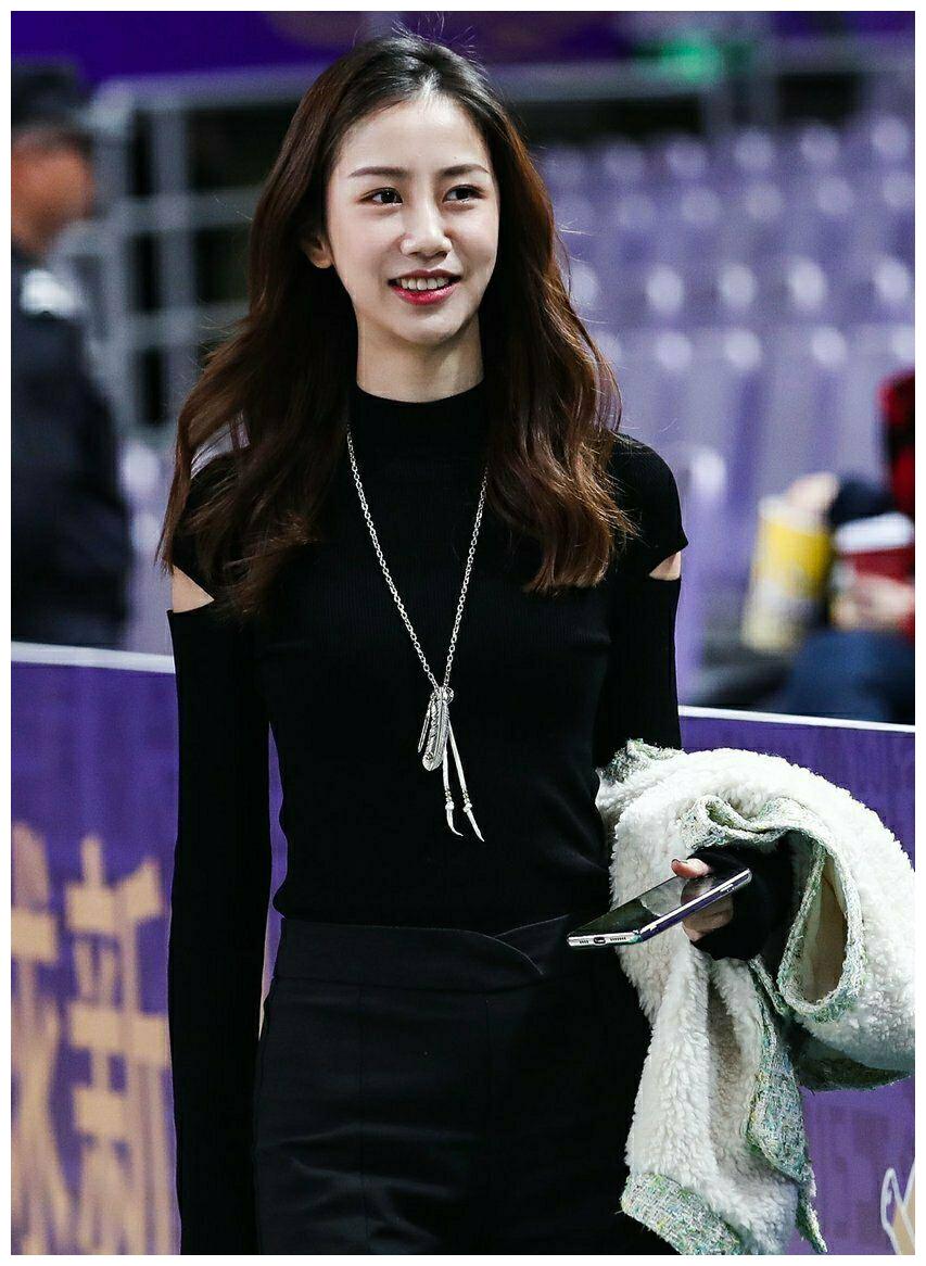 也是那时候,陈露与孙悦相识,与田雨晨的感情下降了.