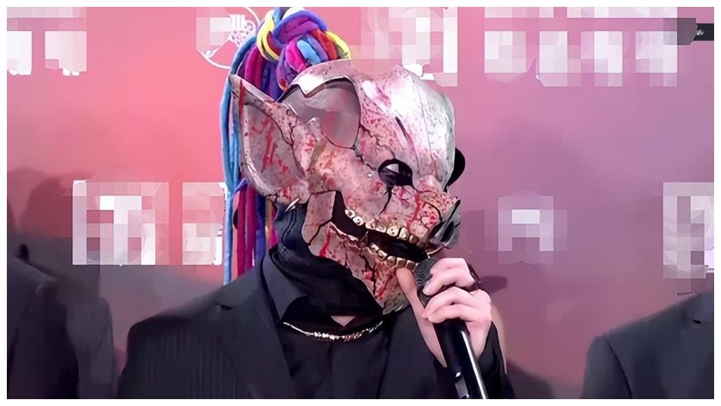 7月最土的三大红毯!鸡毛装、披床单、野猪造型,土得我笑出猪叫休闲区蓝鸢梦想 - Www.slyday.coM 7月最土的三大红毯!鸡毛装、披床单、野猪造型,土得我笑出猪叫休闲区蓝鸢梦想 - Www.slyday.coM