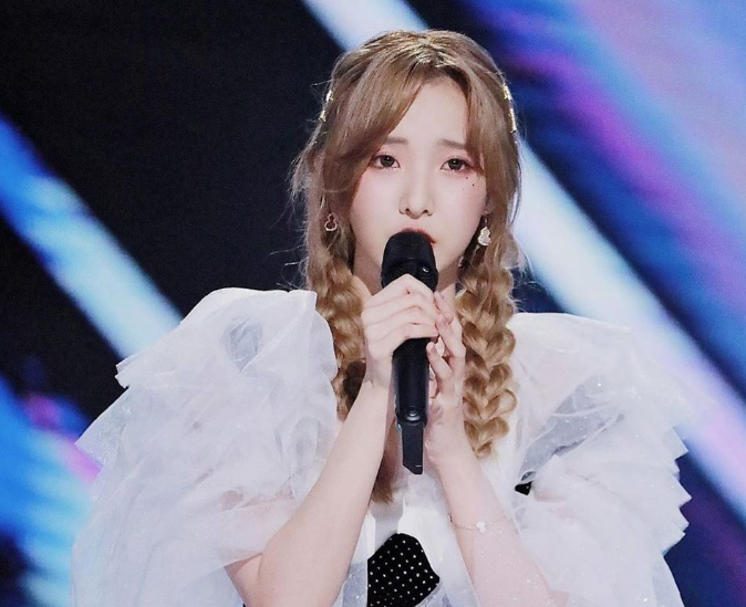 2015年,郑乃馨随泰国女团milkshake发布单曲《share》并出道.