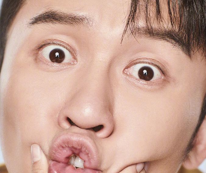 跑男家族掐脸照曝光,沙溢蔡徐坤掐到变形,唯独两位成员"特殊"