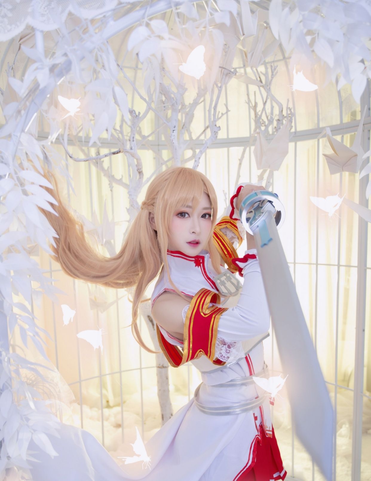 cosplay:在鸟笼中持剑的亚丝娜,美丽与英武的完美结合,太美了_高清