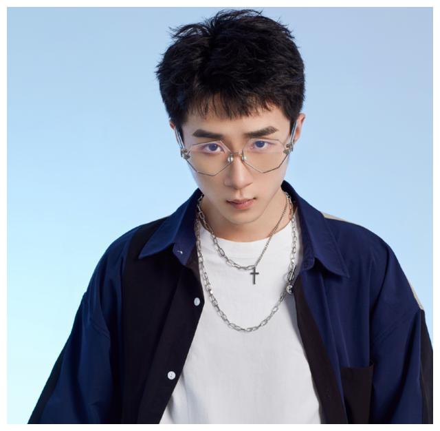 王小歪写真照成粉丝屏保,主播圈的风云人物,粉丝:颜值又上一层