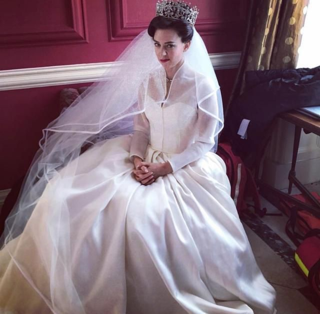 英国女演员凡妮莎·柯比,高定礼服造型英式风情,对身材要求高__财经