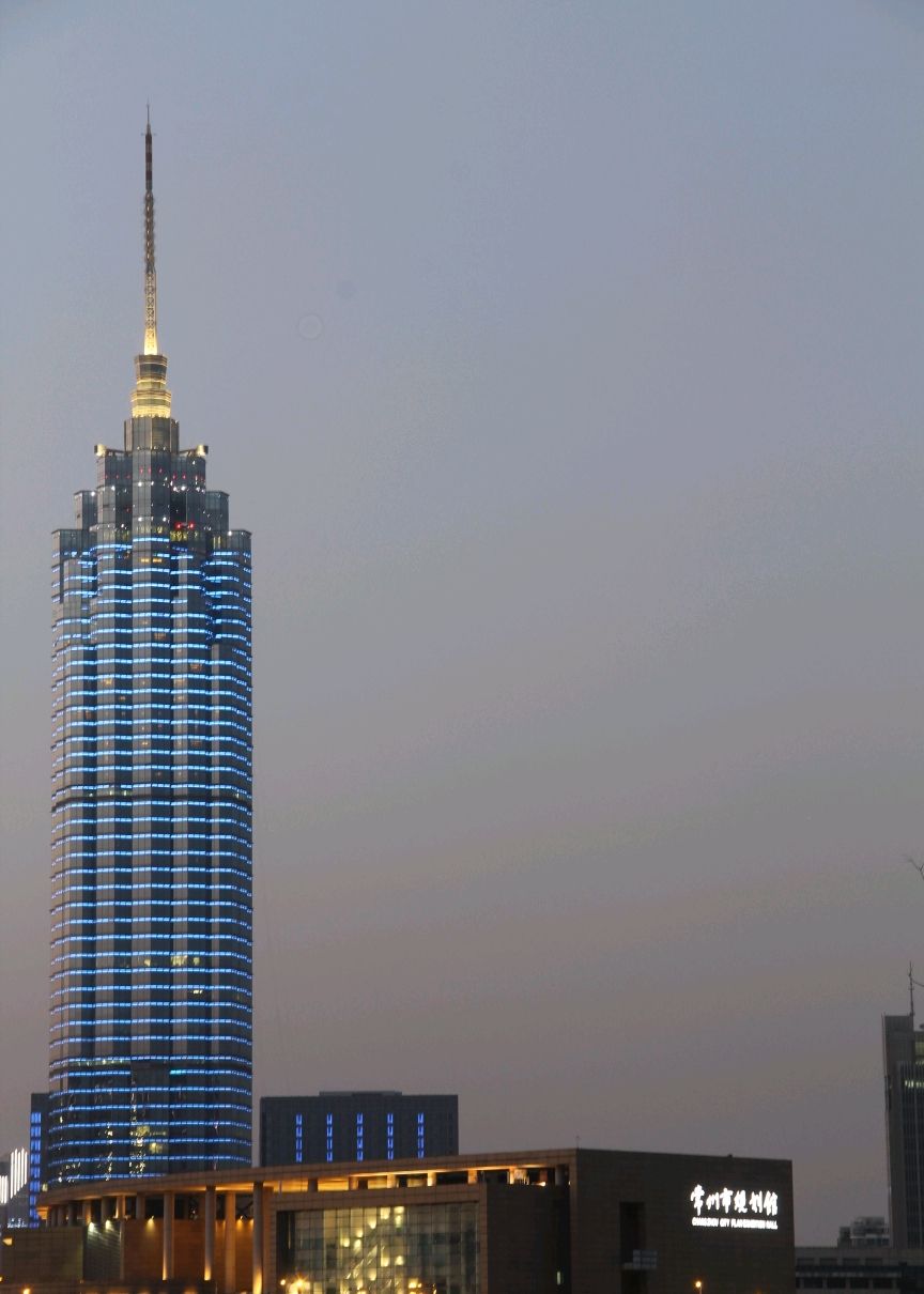 夜拍常州第一高楼,雄伟秀气,像定海神针一样,为城市增加定力!