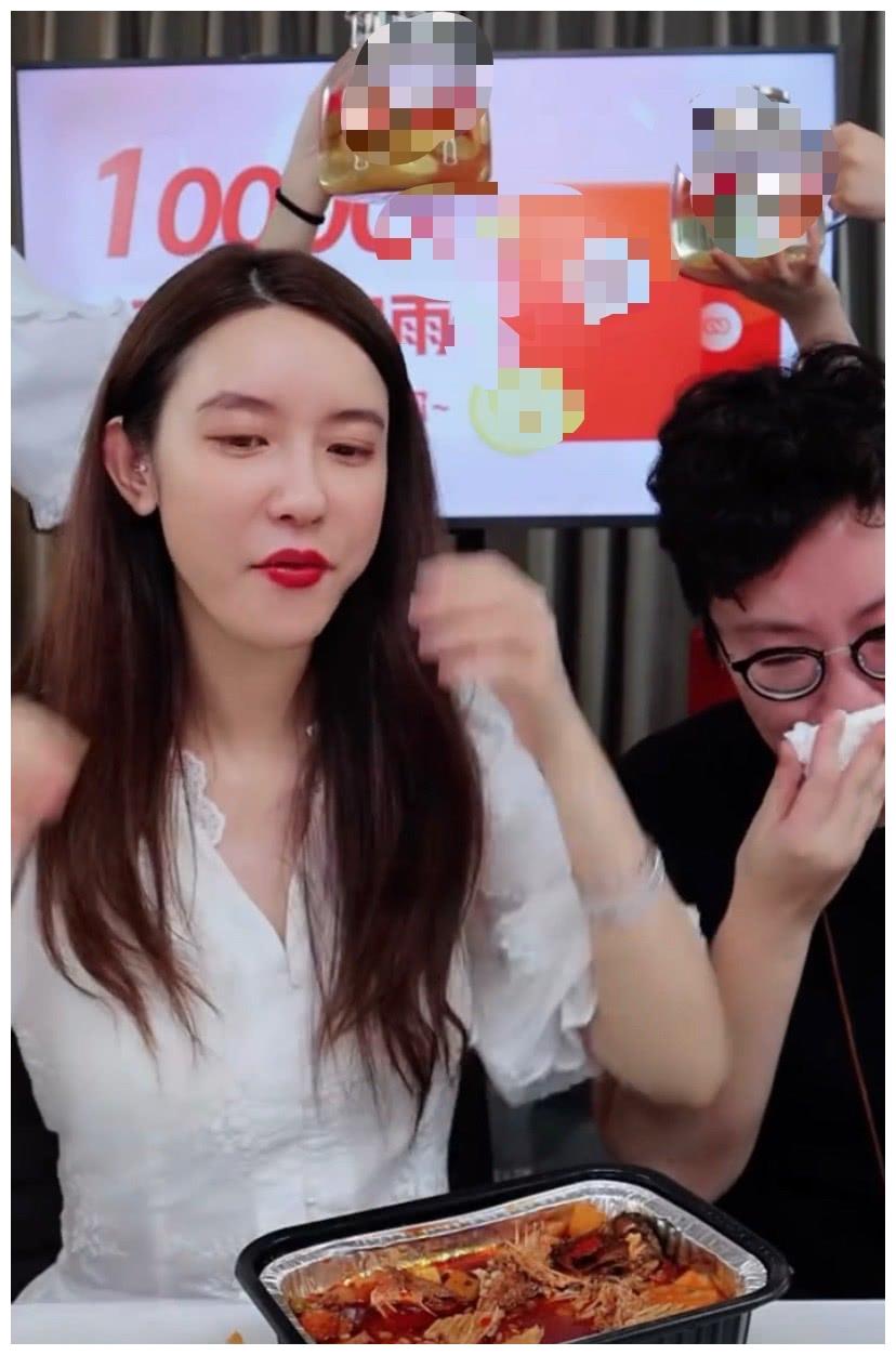 张大奕与助理直播途中被骂哭,助理委屈发声:她又没有做错事