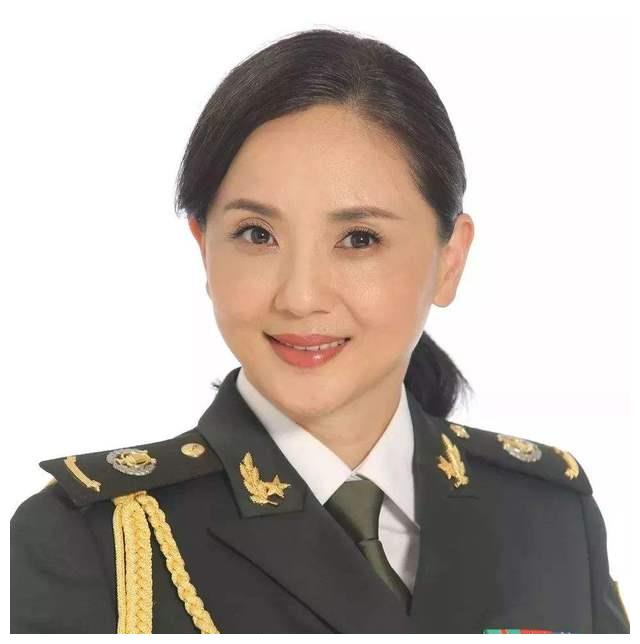 她是国家一级演员为去世丈夫守寡13年今54岁嫁周迅恩师