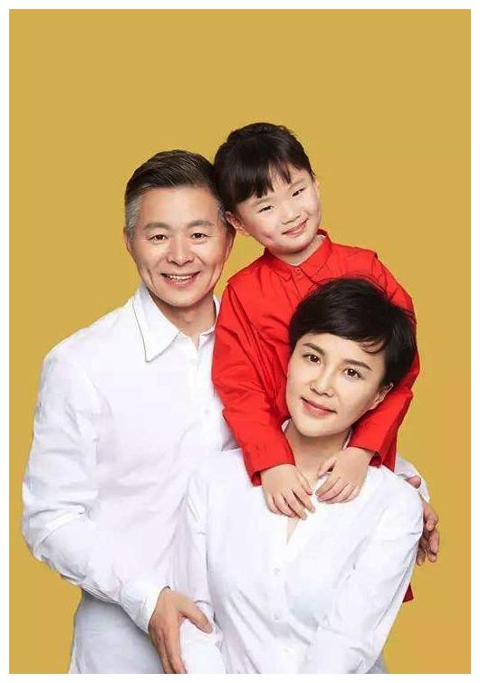 歌唱家王宏伟:母亲为他守寡48年,选妻子唯一标准:母亲要满意|王宏伟