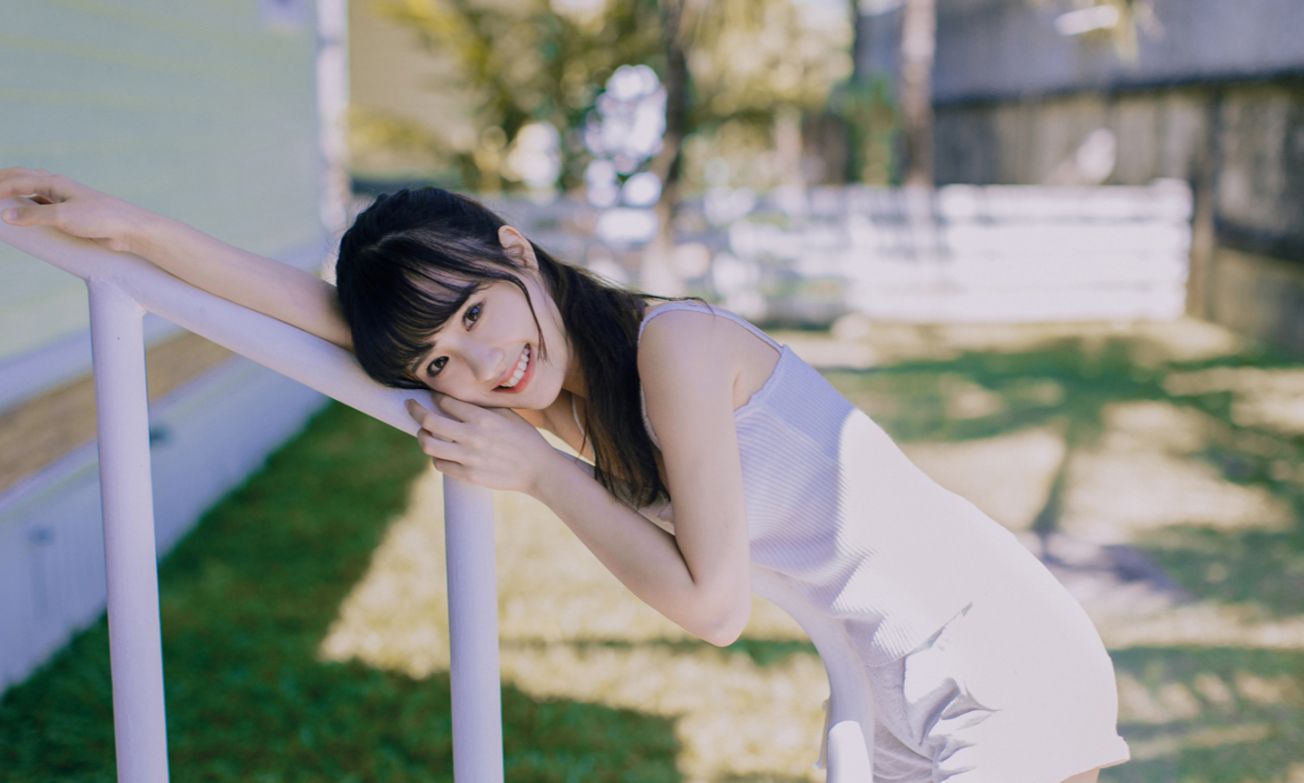 00后校花,微笑干净,气质优雅