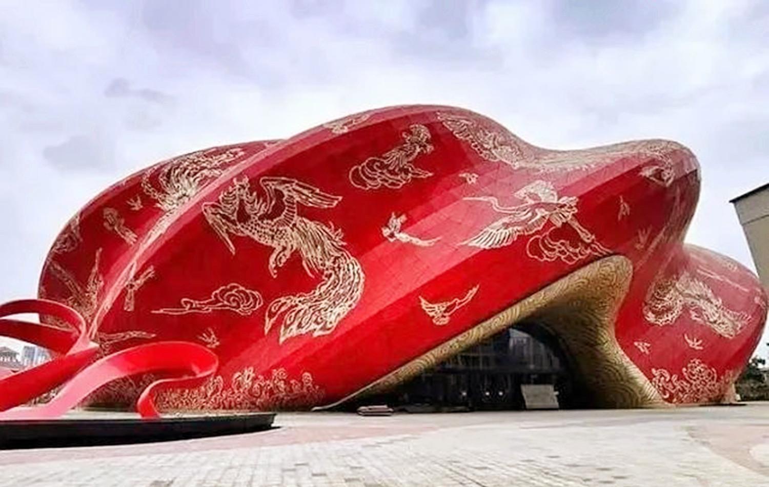 广州继小蛮腰后,又一地标走红,耗资120亿造型像"大花棉被"