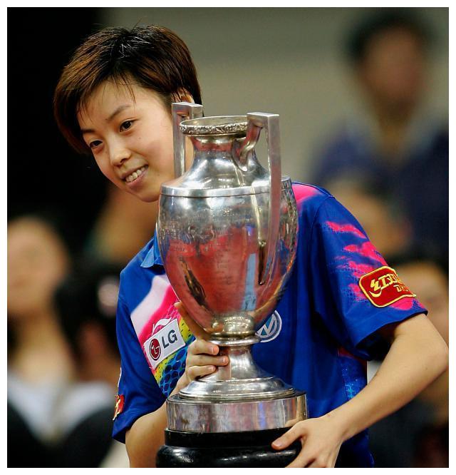 张怡宁罕见穿吊带装魅力十足,饱满身材引关注,嫁入豪门后太幸福