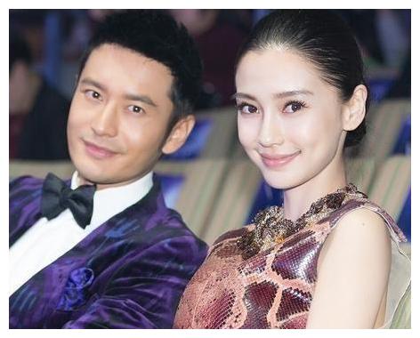 黄晓明回青岛老家，晒与姥姥合照，背后的镜子里看到了baby