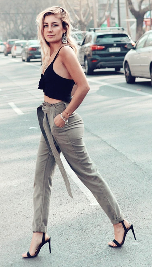 智利顶级美女超模才华横溢酷爱美食多样穿搭演绎精彩人生