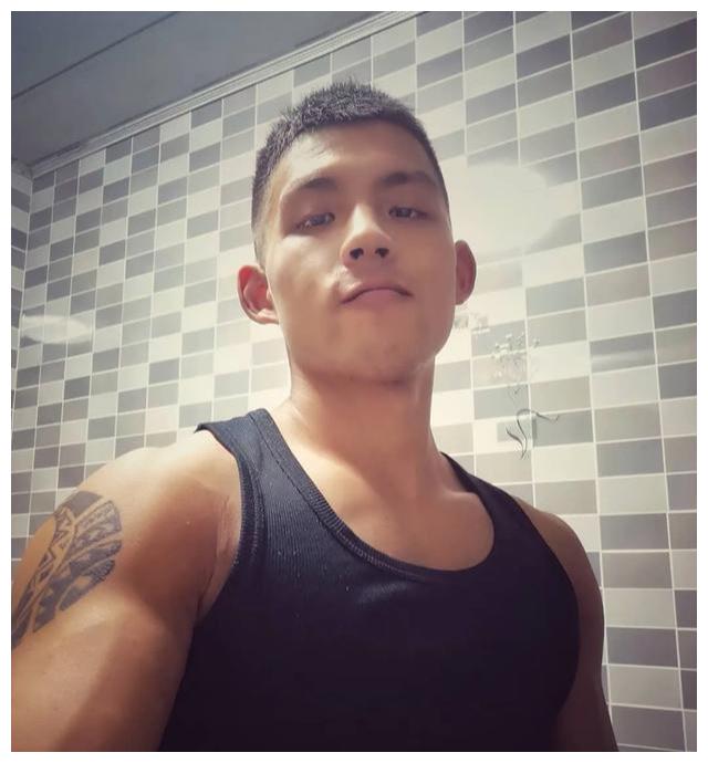 原本只是想去漫展凑热闹,却没想到意外走红火遍健身圈,看到这个干净