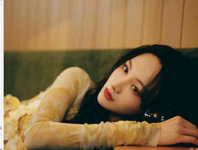 郑爽时尚芭莎明星电子刊,穿白色丝袜的小腿细得有点过分了