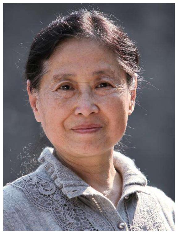 她是张嘉译的"妈",国家一级演员,从未演过主角却越老越红