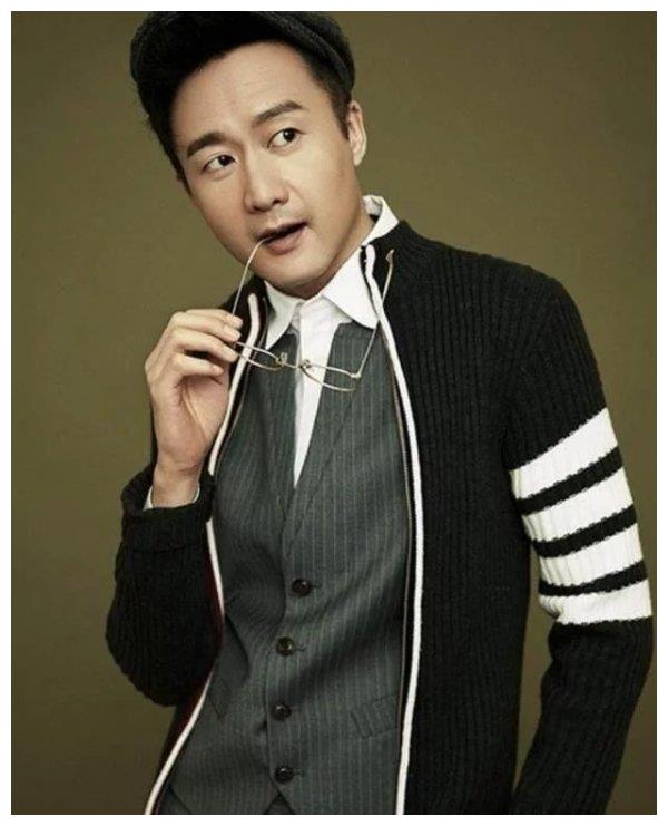 他近30岁出道塑造众多反面角色演技好成为黄金配角