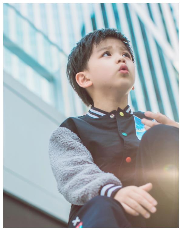 袁弘儿子才是"整容式"长大,五官精致可爱,意外撞脸曾舜晞!