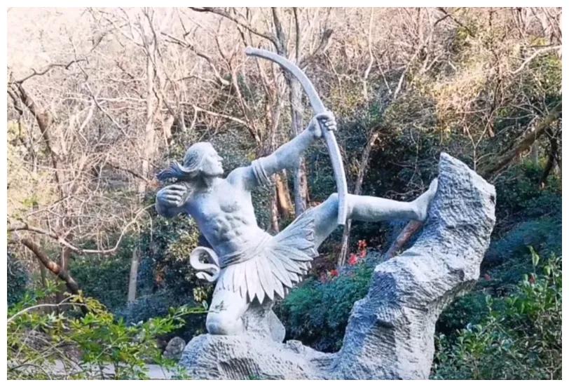 清华大学后羿射日雕像惹争议,回应称普通人理解不了艺术家__财经头条