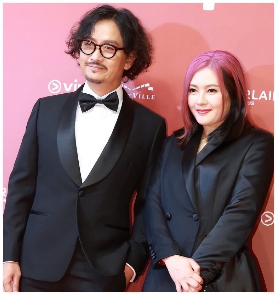 7月最土的三大红毯!鸡毛装、披床单、野猪造型,土得我笑出猪叫休闲区蓝鸢梦想 - Www.slyday.coM 7月最土的三大红毯!鸡毛装、披床单、野猪造型,土得我笑出猪叫休闲区蓝鸢梦想 - Www.slyday.coM