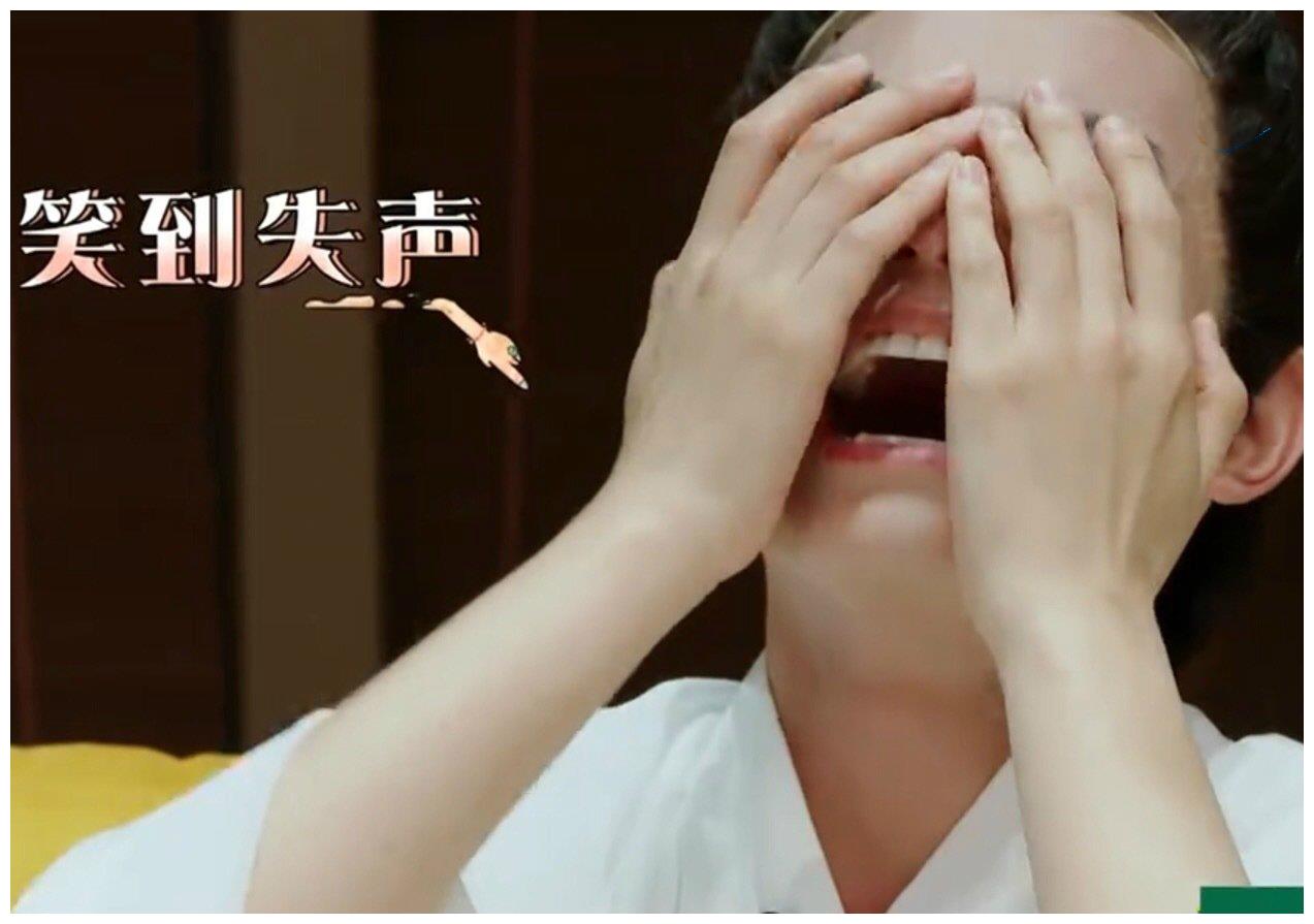 被丁禹兮的假头套笑裂了,表情管理彻底失控,这还是那个韩烁吗?